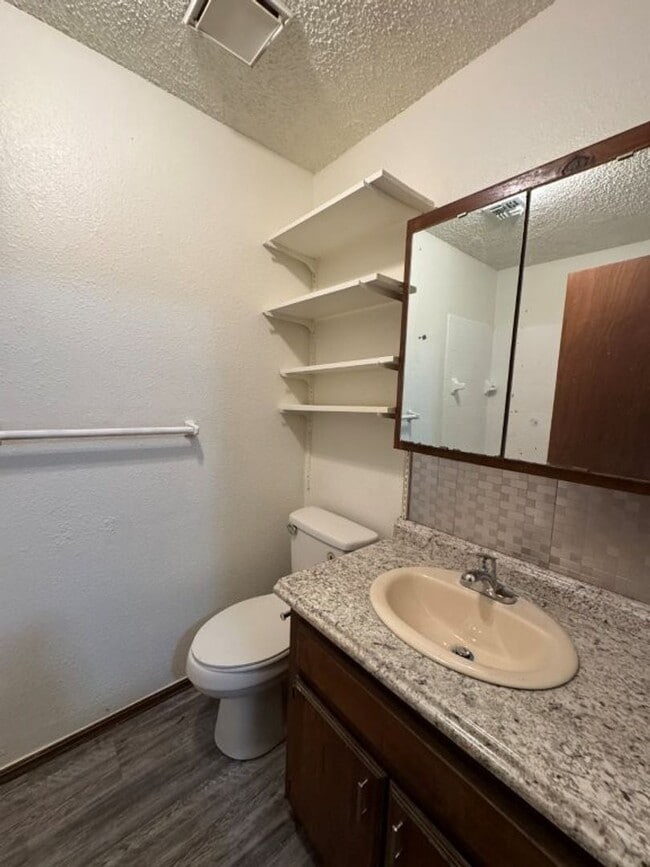 Building Photo - 2 bed one bath duplex in Blanchard!