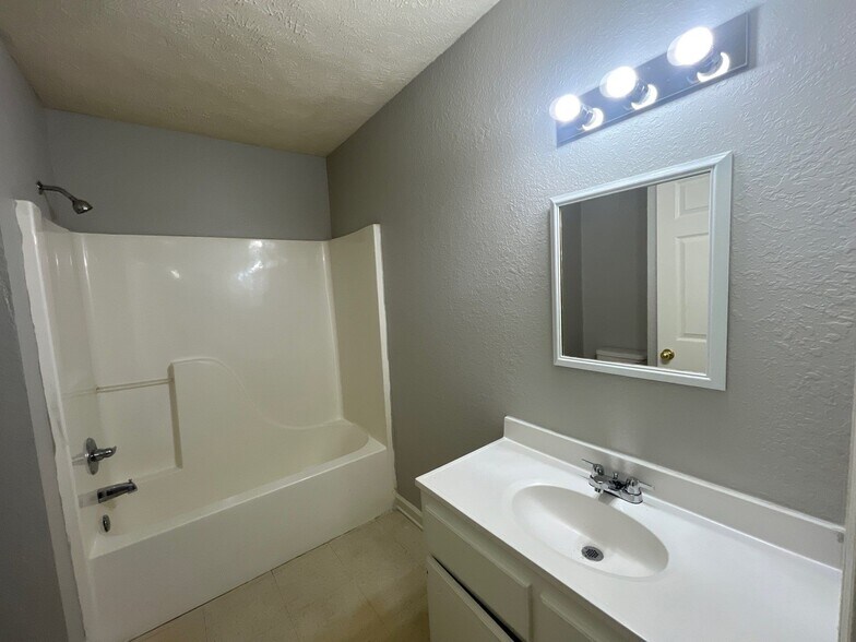 Building Photo - 432 Preston St