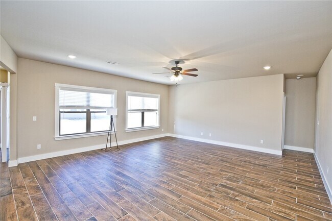 Building Photo - 2629 N Justin Dr