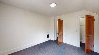 Building Photo - 109 W Ely St