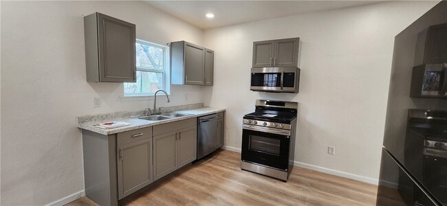 Building Photo - 105 Davis St