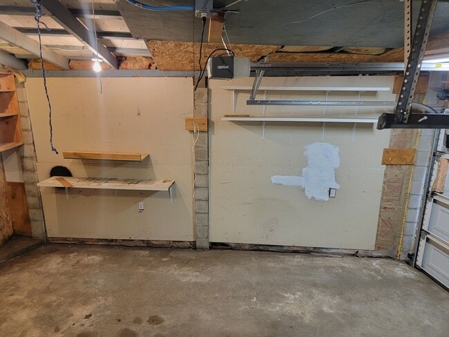 Building Photo - Beautiful 3-Bedroom Home - EV Charger - Pet Friendly