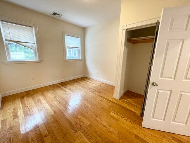 Building Photo - 92 L St