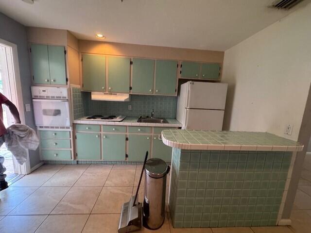 Building Photo - 13793 Oleander Ave