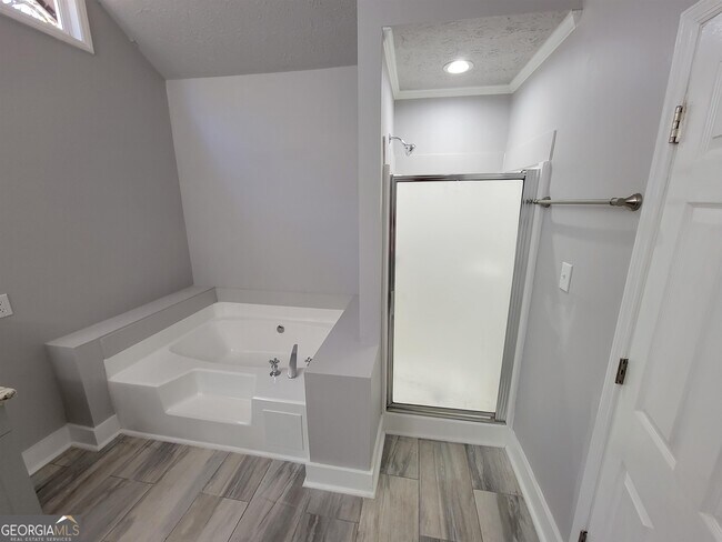 Building Photo - 260 Greenfield Cir