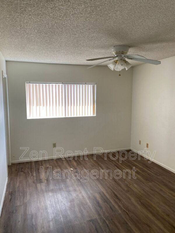 Building Photo - 5233 W Altadena Ave