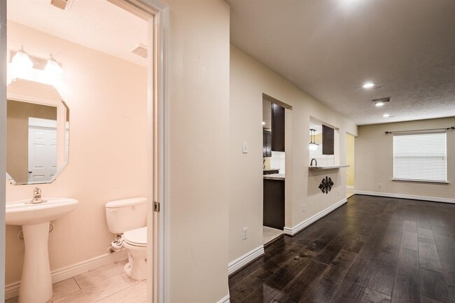 Building Photo - 5914 Shadow Creek Ct