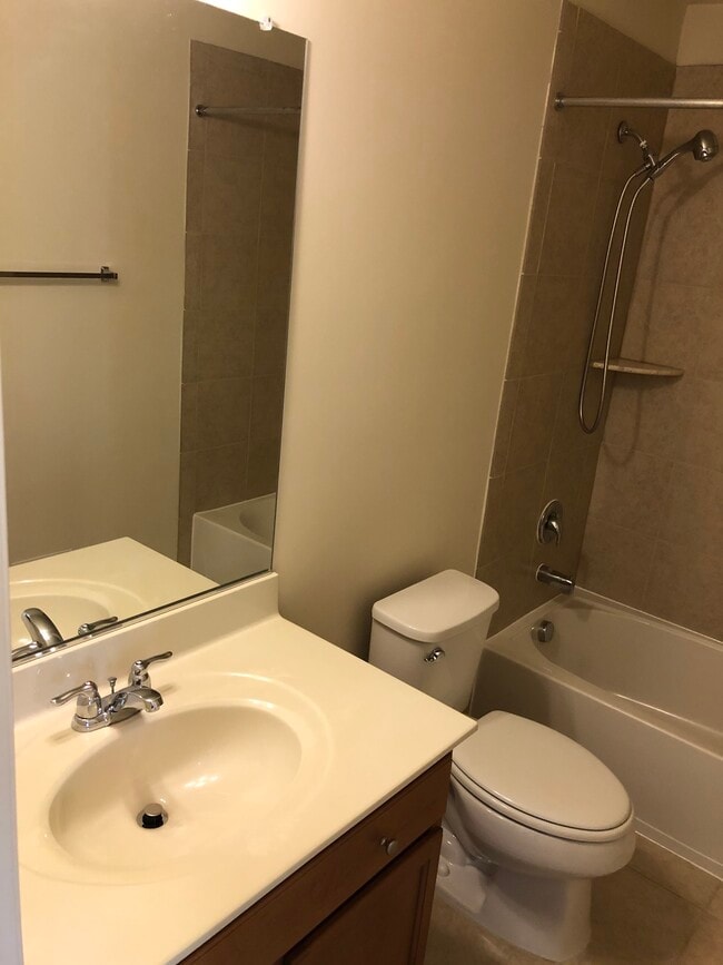 first floor bedroom full bath - 9814 Smithview Pl