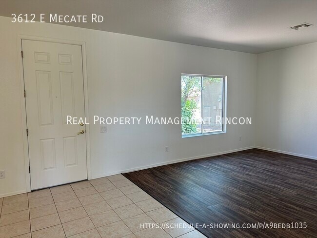 Building Photo - Big and Beautiful in Black Horse Ranch!!