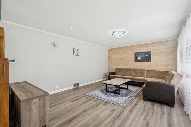 Building Photo - 507 S Waterman Ave