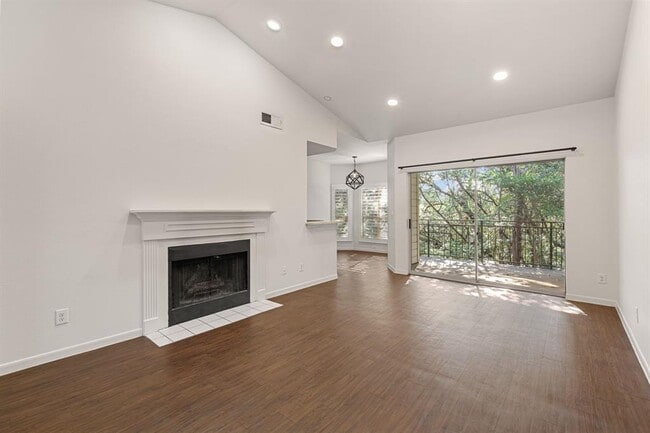 Building Photo - 6000 Shepherd Mountain Cove