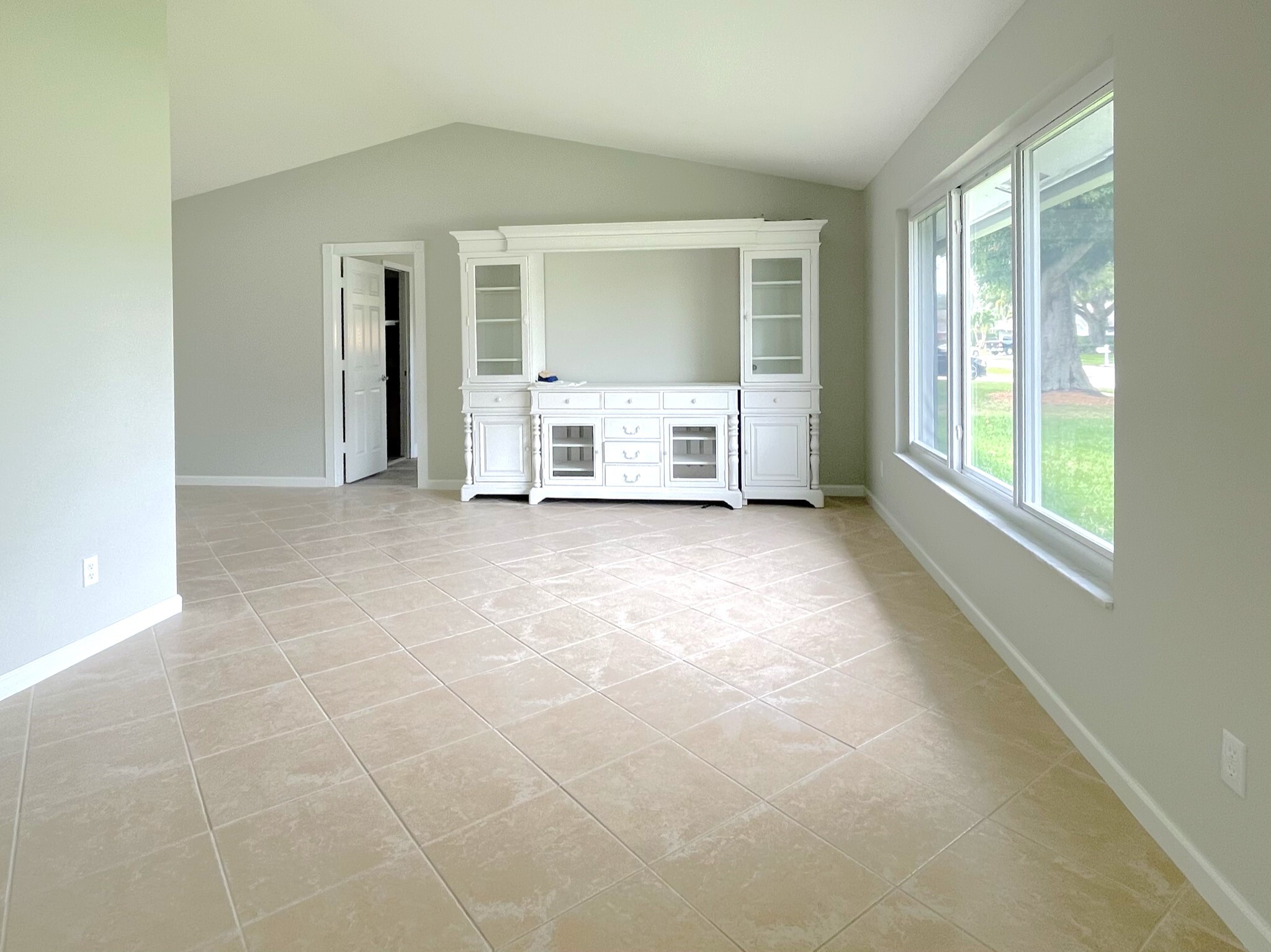 Building Photo - 1155 Summerwood Cir