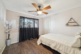 Building Photo - 5923 Pine Needle Ln