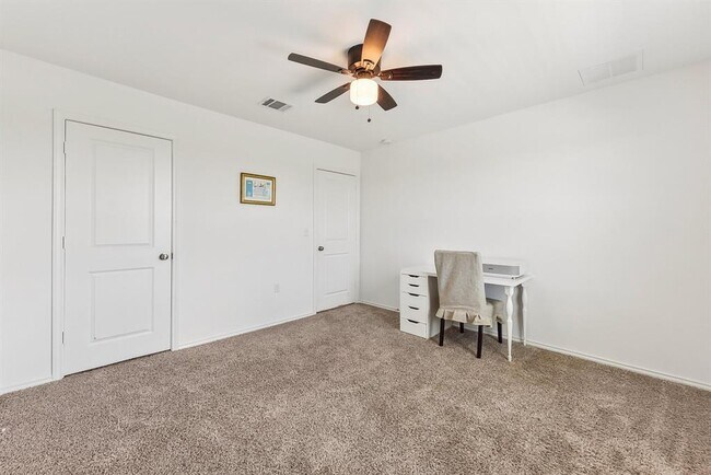 Building Photo - 5908 Eden Dr