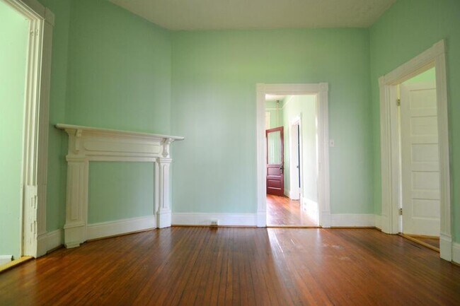 Building Photo - 470 Rivermont, Unit 1