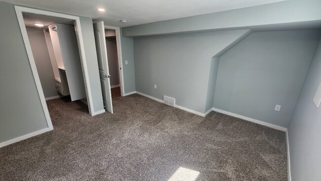 Building Photo - 3 Bedroom, 2 Bathroom House - Available May 1st with early move-in possible!