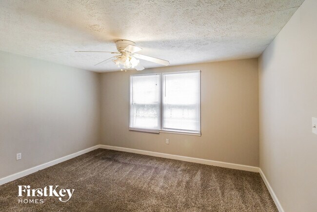 Building Photo - 1052 Adrian Cir SW