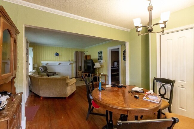 Building Photo - Updated Kitchen