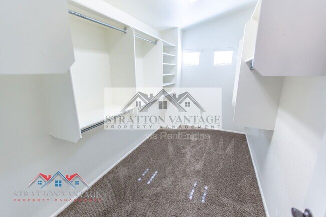 Building Photo - 4808 W Allen St