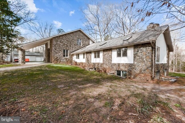 Building Photo - 7621 River Rd