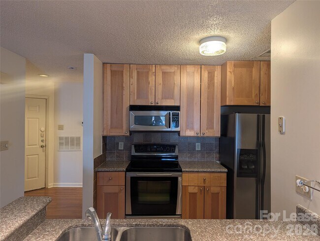 Building Photo - 943 Southwest Dr