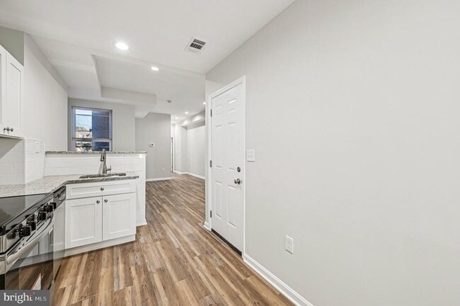 Building Photo - 750 Reservoir St