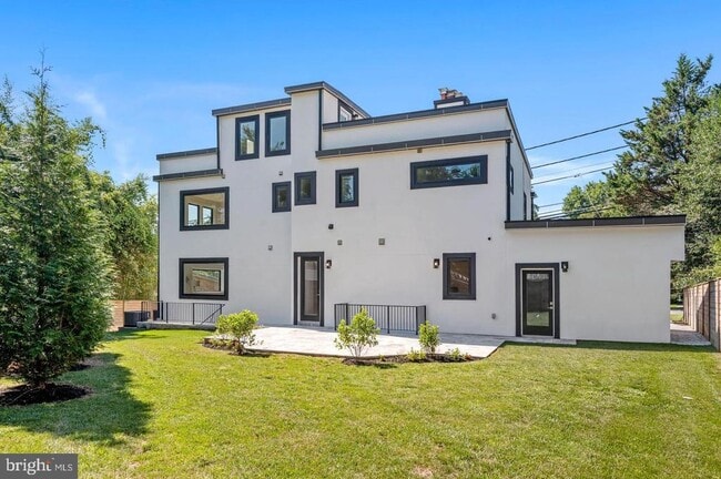 Building Photo - 5805 Massachusetts Ave