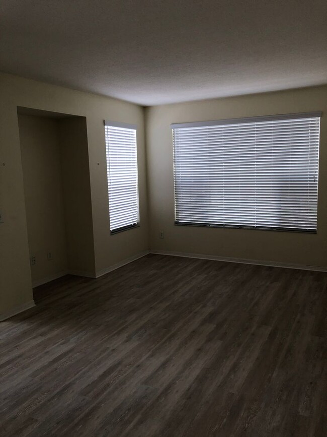 Building Photo - Bishops Court Condominium -  1 bedroom 1 b...