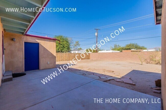 Building Photo - 3949 E 2nd St