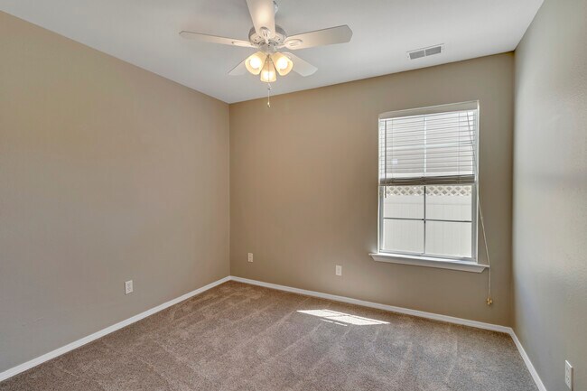 Building Photo - 19 Bushwood Dr