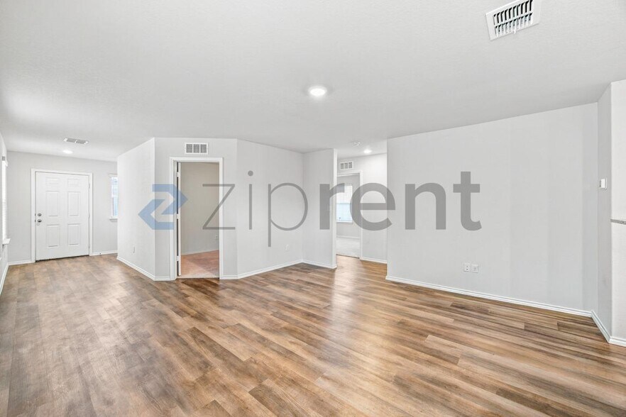 Building Photo - Unit