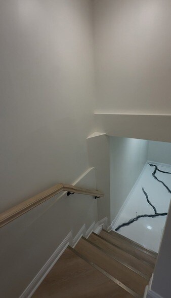 Building Photo - 3811 W 61st St