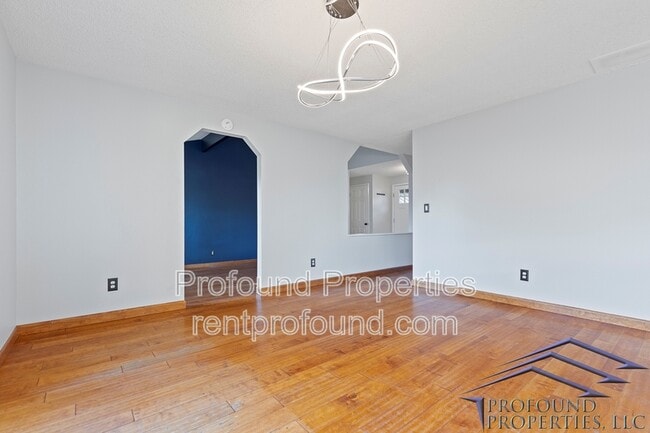 Building Photo - 19300 SW Hennig St