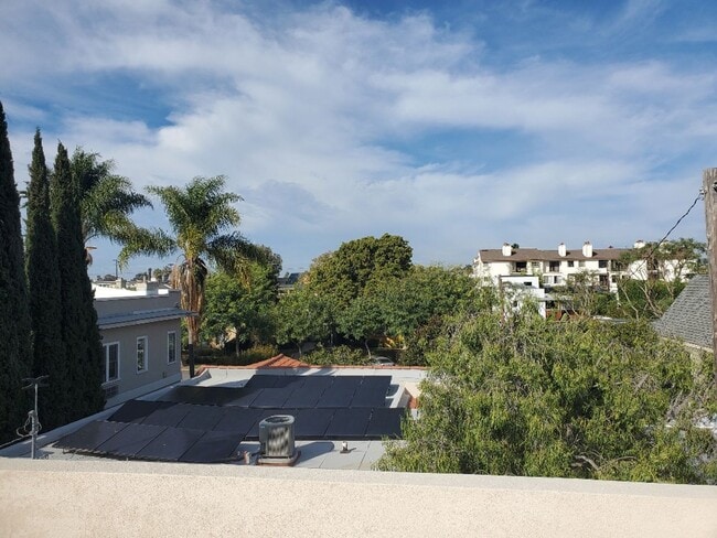 Building Photo - 1 Bedroom - 1 Bathroom in Beautiful Hillcrest