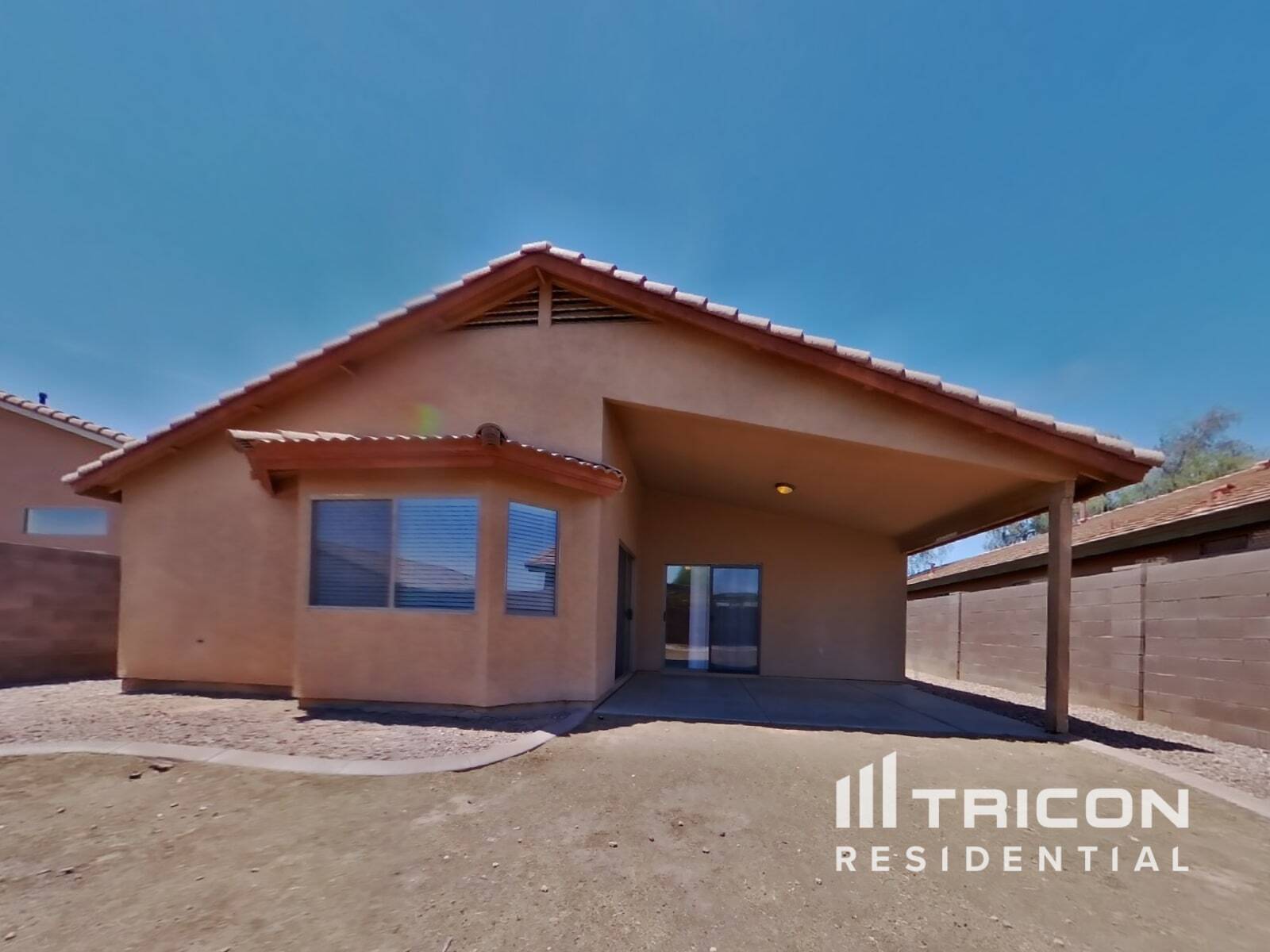 Building Photo - 10821 W Elm Ln