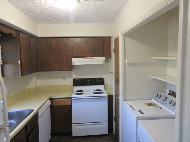 Building Photo - 1803 S Gillette Ave