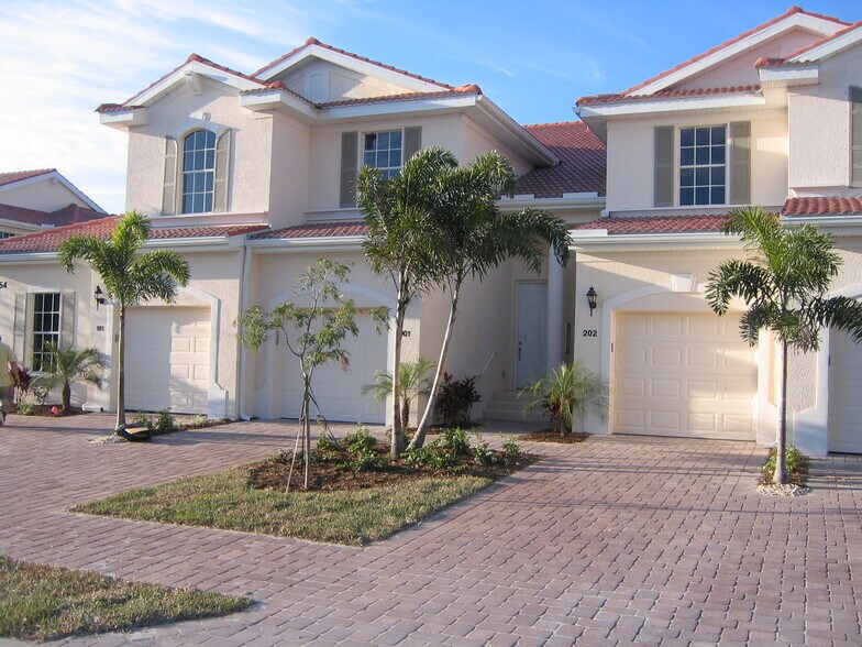 Building Photo - 12854 Carrington Cir