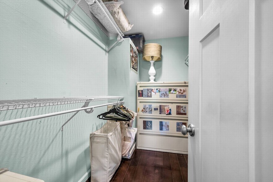 Building Photo - 501 Palisades Dr