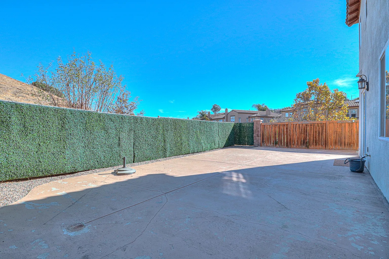 Building Photo - 725 Vista Santo Thomas