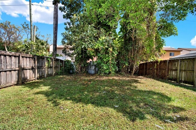 Building Photo - 941 SW 7th Ct
