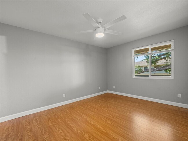 Building Photo - 230 Thorntree Pl