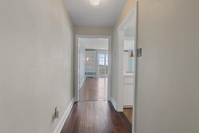 Building Photo - 100 Shearwater Ct E