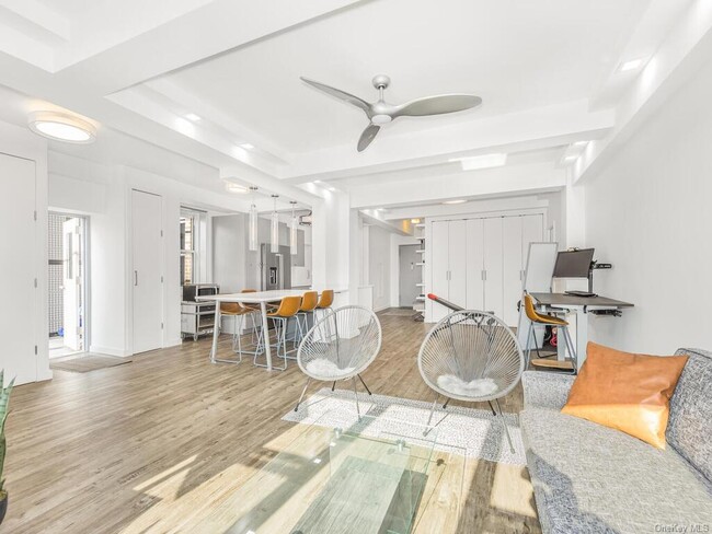 Building Photo - 2465 Palisade Ave