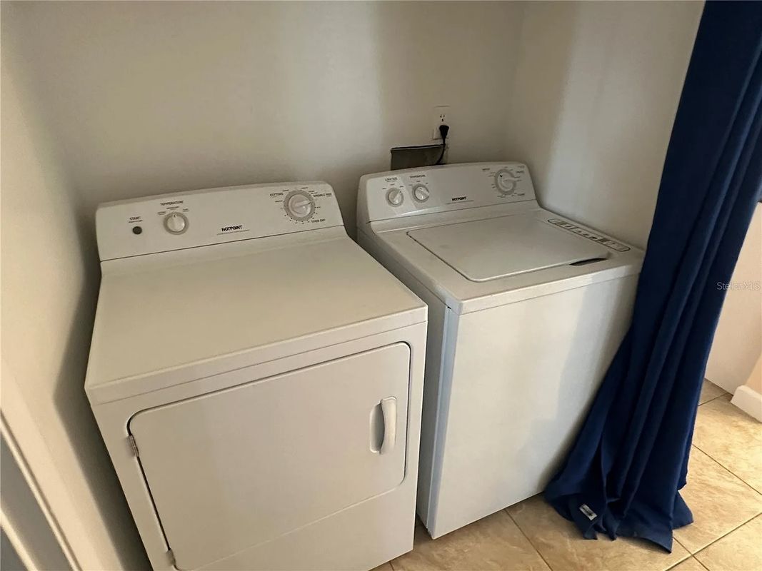 Building Photo - 2709 Shadybranch Dr