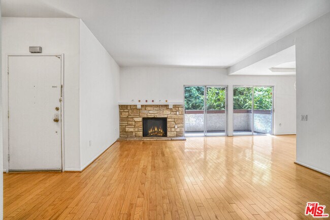 Primary Photo - 5534 Sylmar Ave