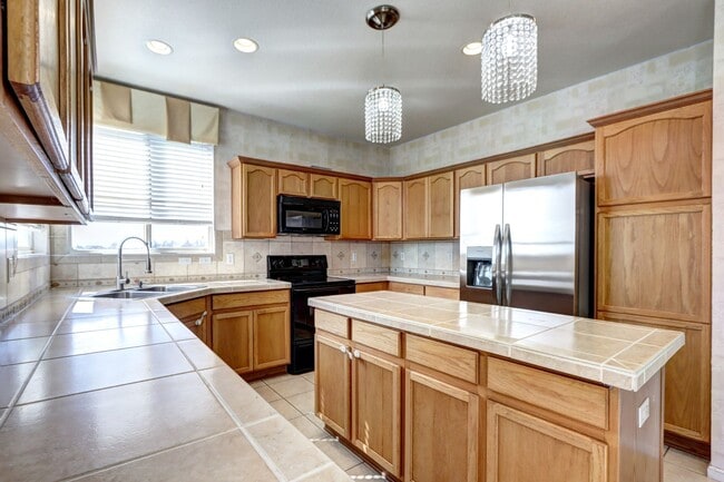 Building Photo - Beautiful 2-story Home in Dunes Park Henderson, CO!