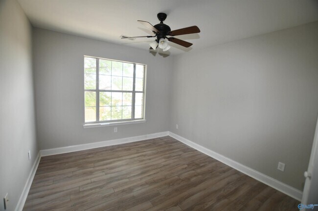 Building Photo - 486 SW Sussex Dr