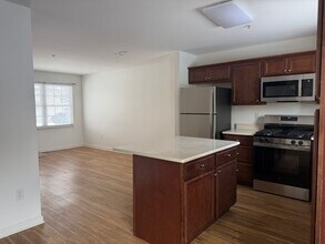 Building Photo - 12-12 Creekside Dr