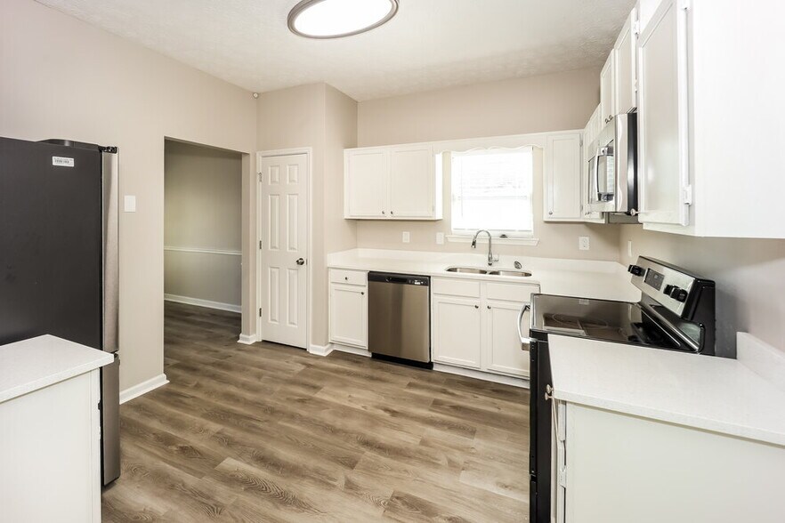 Building Photo - 821 River Mist Dr