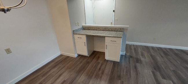 Building Photo - N142W6196 Concord St